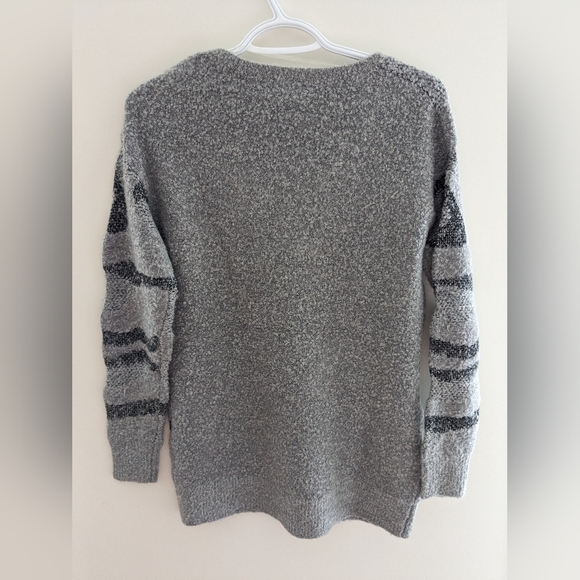 Reitmans Oversized Gray Knit Sweater V Neck Fits Size M - Picture 3 of 6